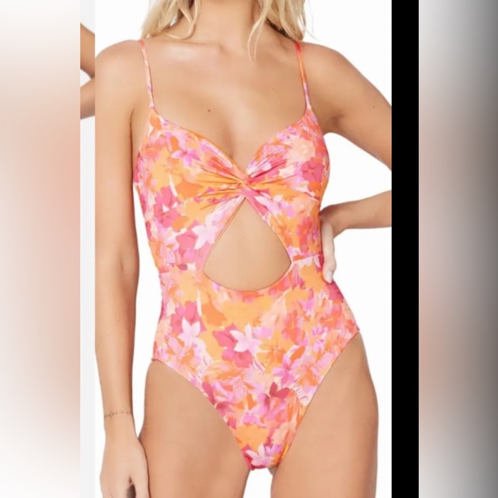 L* Space Kyslee into the tropics NWT one piece, size 6